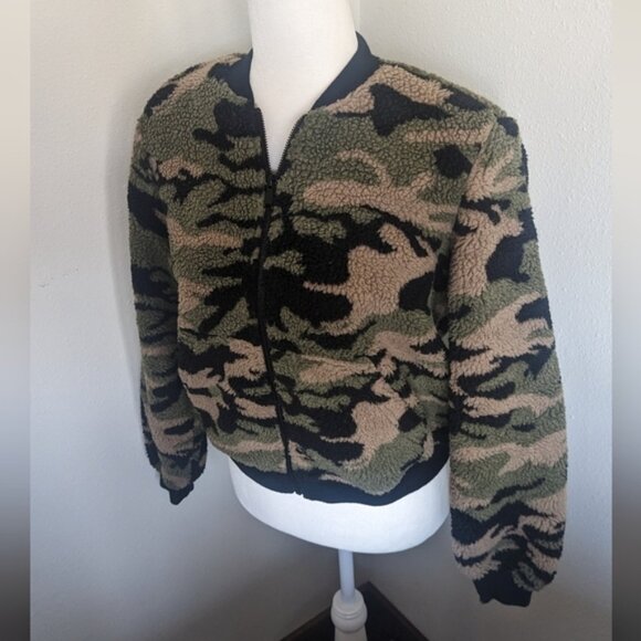 Rock‎ & Republic Camo Zip Up Sherpa Fleece Jacket Size Women's Small - Picture 3 of 8
